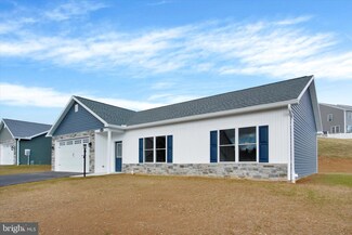 8828 Casper Dr, Waynesboro, PA 17268