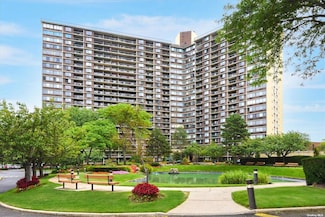 2 Bay Club Dr Unit 3Z3, Bayside, NY 11360