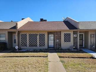 921 Townwood Dr, Lufkin, TX 75904