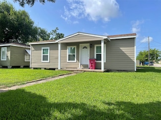 1531 W 5th St, Freeport, TX 77541