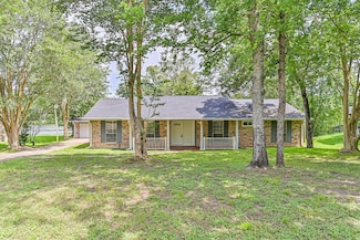607 Brook Hollow Dr, Conroe, TX 77385