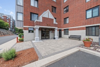 100 Ledgewood Dr Unit 519, Stoneham, MA 02180