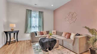 415 Arno St SE, Albuquerque, NM 87102