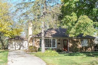 824 E Rockland Rd, Libertyville, IL 60048