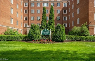 19425 Van Aken Blvd Unit 412, Shaker Heights, OH 44122