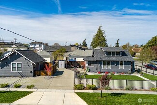 1403 11th St, Anacortes, WA 98221