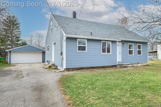 913 Moore St, Davison, MI 48423