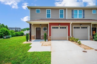 1229 Commonwealth Cir, Forest, VA 24551