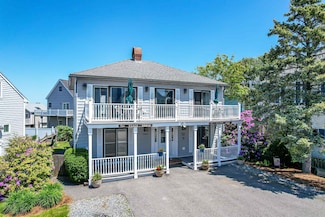 31 Cliff Ave, Hampton, NH 03842