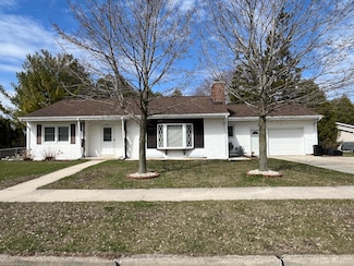 1422 N 10th St, Manitowoc, WI 54220