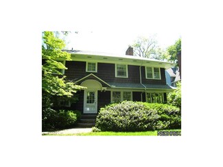 2221 Tudor Dr, Cleveland, OH 44106