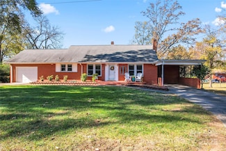 215 E 2nd St, Oakboro, NC 28129