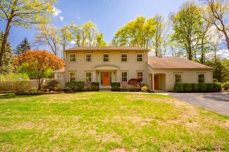 10 Applewood Dr, Rexford, NY 12148