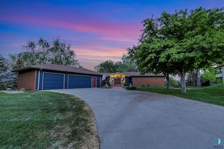 1013 E Ridge Rd, Sioux Falls, SD 57105