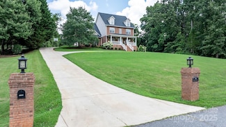 1221 Willow Creek Dr, Newton, NC 28658