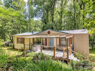 207 Norris Rd, Otto, NC 28763