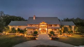 1000 River Trace Dr, Columbus, TX 78934