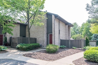 41350 Woodward Ave, Bloomfield Hills, MI 48304