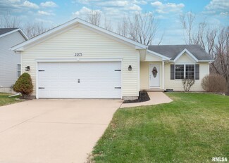 2205 W 57th St, Davenport, IA 52806