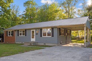 725 Vernon Dr, Jacksonville, NC 28540