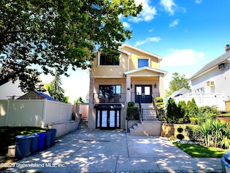 190 Manhattan St, Staten Island, NY 10307