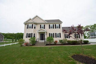 7 Willow Brook Ln, Blackstone, MA 01504