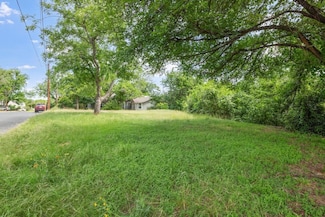 201 E Schubert St, Fredericksburg, TX 78624