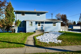 719 8th St NE, Devils Lake, ND 58301