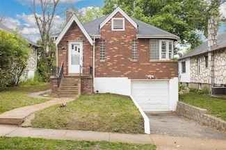 3210 Capehart Dr, Saint Louis, MO 63121