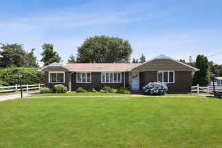 26 Cove Rd, Pocasset, MA 02559
