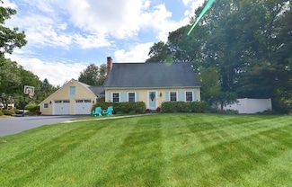 8 Denise Ln, North Attleboro, MA 02760