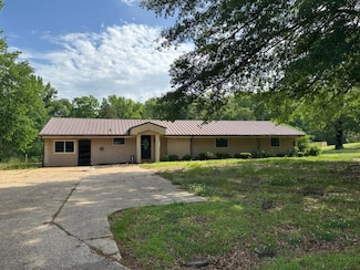 302 Pierce Town Rd, Fulton, MS 38843