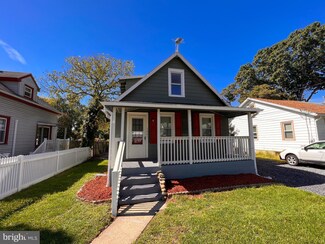 1021 Wall St, Beverly, NJ 08010