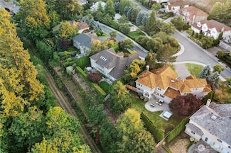 2070 277th Ave SE, Sammamish, WA 98075