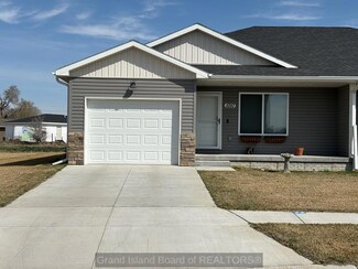 1010 E 19th St, Grand Island, NE 68801