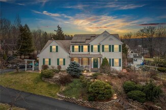 109 Country Heritage Dr, Stroudsburg, PA 18360