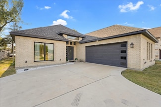 2915 Ames Rd, Lancaster, TX 75134