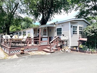 5 Elm Ave, Bay Shore, NY 11706