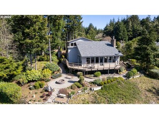 90721 Oyster Cove Ln, Coos Bay, OR 97420