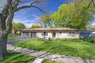 256 N Elmwood Ave, Palatine, IL 60074
