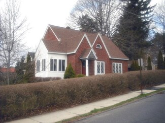 85 High St, Lee, MA 01238