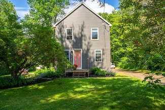 42 Winn Rd, Falmouth, ME 04105