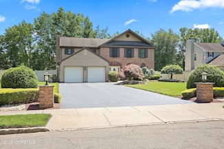 14 Sutton Dr, Manalapan, NJ 07726