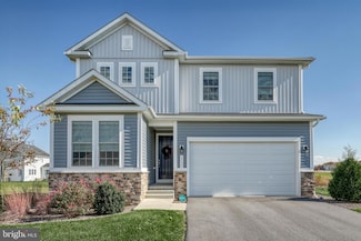 1555 Finch Dr, Chambersburg, PA 17202