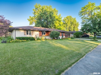 5004 N Dawn Dr, Peoria, IL 61614
