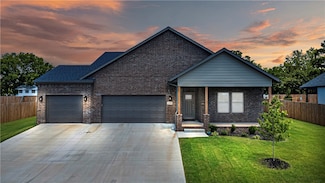 2208 Riggins Ave, Pea Ridge, AR 72751