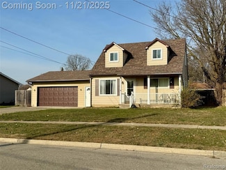 2221 Mclaren St, Burton, MI 48529