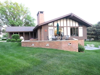 6166 Country Club Dr, Columbus, NE 68601