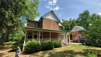 514 S Elm St, Mountain Grove, MO 65711