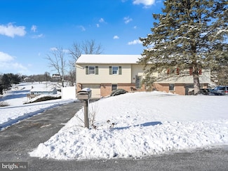 111 Sharona Dr, Lititz, PA 17543